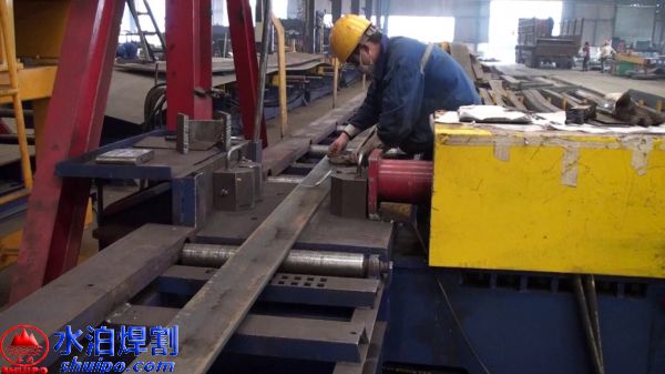 翼板折彎?rùn)C(jī)011